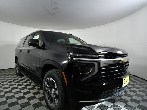New 2026 Chevrolet Suburban LS image 8