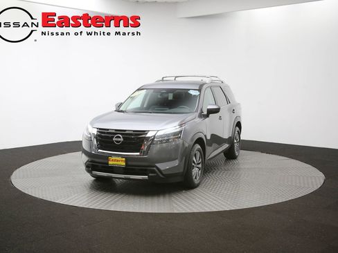 Used 2023 Nissan Pathfinder SL AWD/4WD image 53