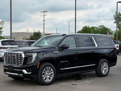 Used 2025 GMC Yukon XL Denali AWD/4WD image 41