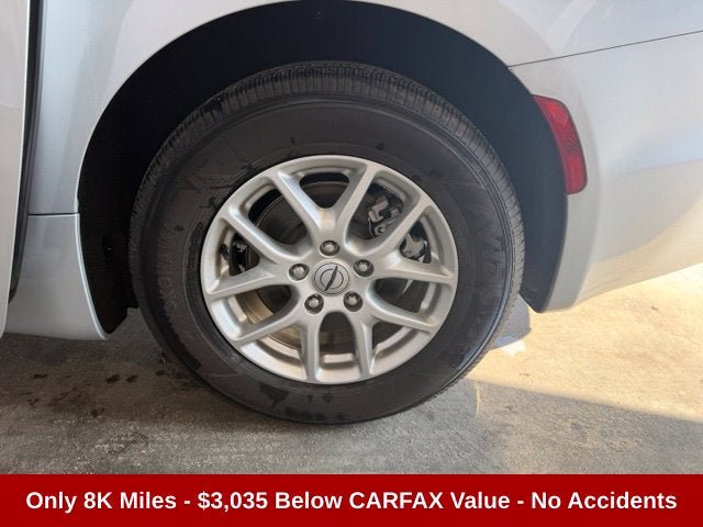 Used 2024 Chrysler Pacifica Touring-L FWD image 27