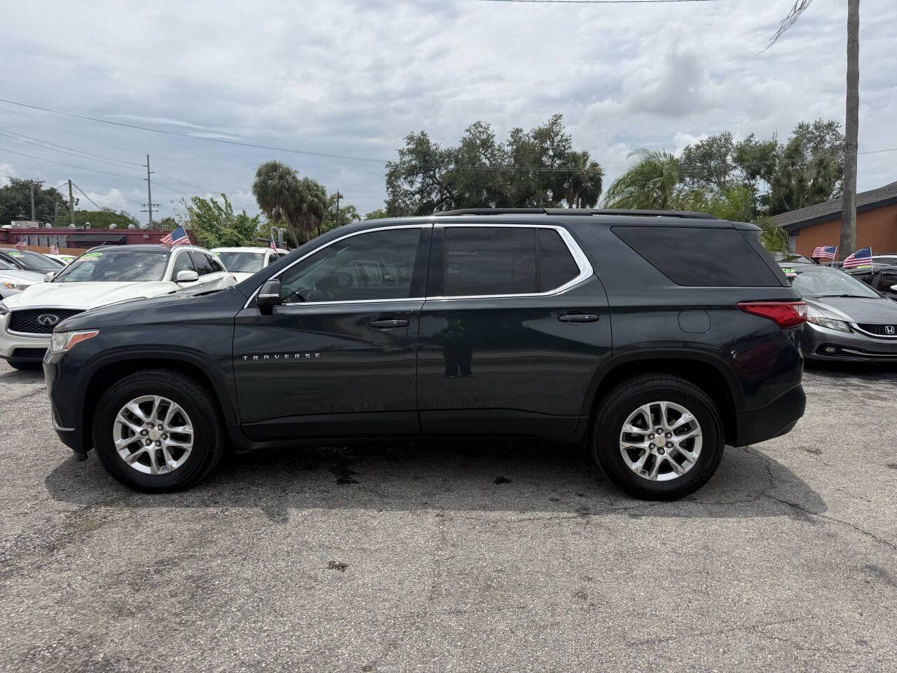 Used 2019 Chevrolet Traverse LT FWD image 5