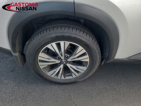 Used 2022 Nissan Rogue SV image 17