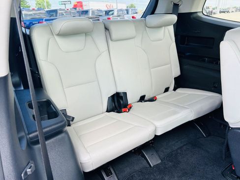 Used 2025 Kia Telluride S FWD image 33