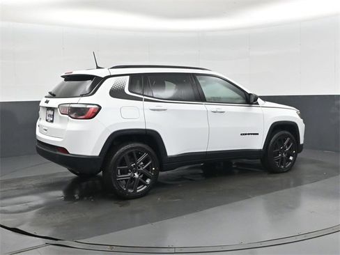 New 2026 Jeep Compass Latitude image 3