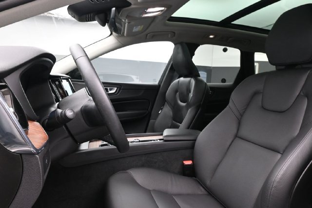 Used 2024 Volvo XC60 B5 Plus w/ Protection Package Premier AWD/4WD image 11