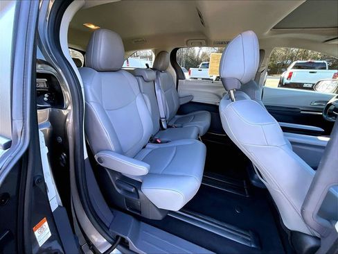 Used 2023 Toyota Sienna XLE image 16