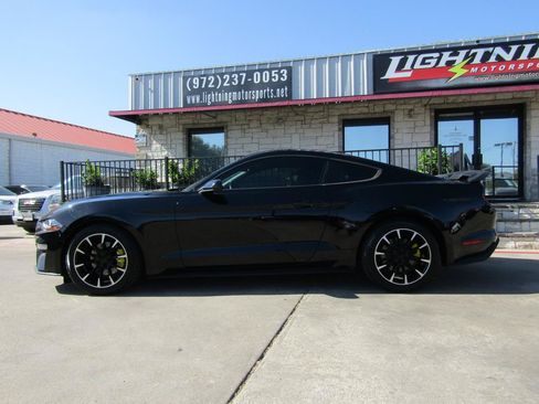Used 2018 Ford Mustang Coupe RWD image 2