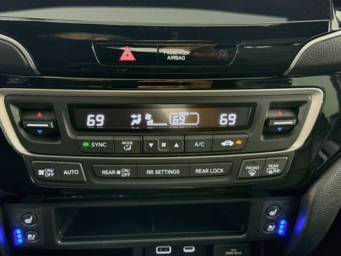 Used 2025 Honda Passport Black Edition image 18