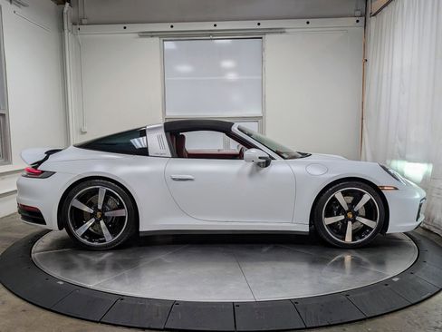 Used 2023 Porsche 911 Targa 4S w/ Premium Package AWD/4WD image 17