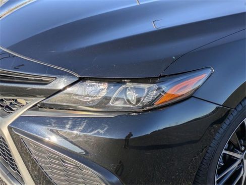 Used 2022 Toyota Camry SE image 12