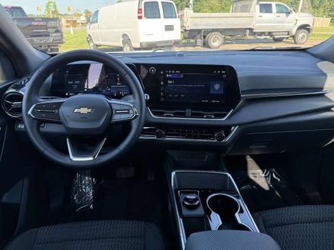 Used 2026 Chevrolet Equinox LT AWD/4WD image 14
