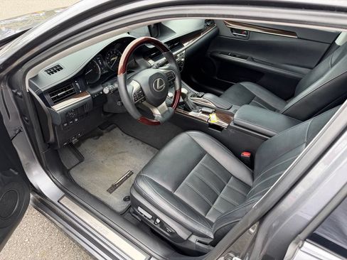 Used 2017 Lexus ES 350 w/ Luxury Package FWD image 12