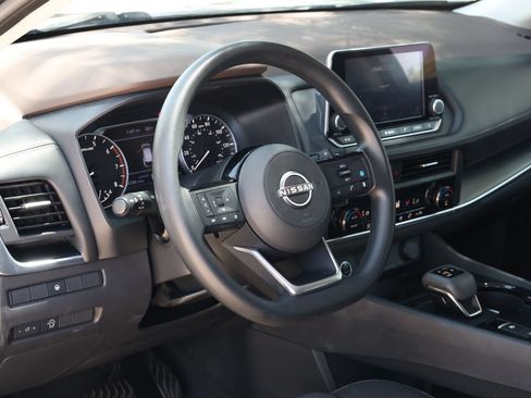 Used 2023 Nissan Rogue SV FWD image 13