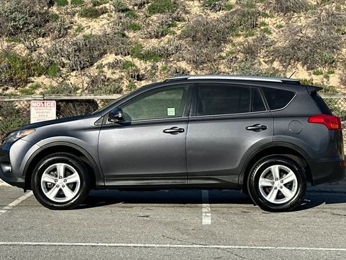 Used 2014 Toyota RAV4 Limited image 9