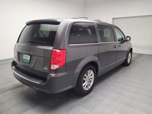 Used 2019 Dodge Grand Caravan SXT image 9