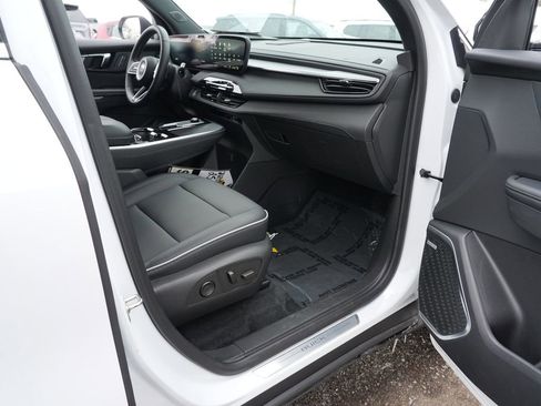 Used 2025 Buick Enclave Preferred image 29