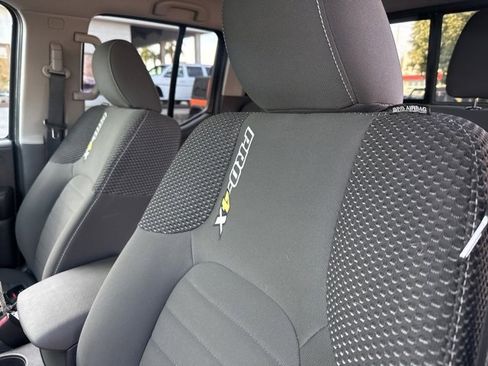 Used 2019 Nissan Frontier PRO-4X image 23