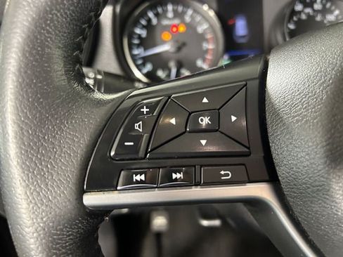 Used 2019 Nissan Rogue SV FWD image 16