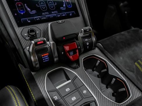 Used 2024 Lamborghini Urus Performante AWD/4WD image 24