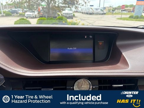 Used 2016 Lexus ES 350 w/ Premium Package w/Wood Trim FWD image 10