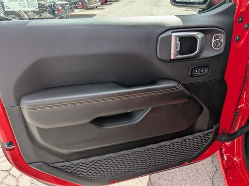 Used 2024 Jeep Wrangler Sahara w/ Technology Group image 14