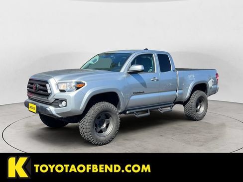 Used 2022 Toyota Tacoma SR5 AWD/4WD image 1