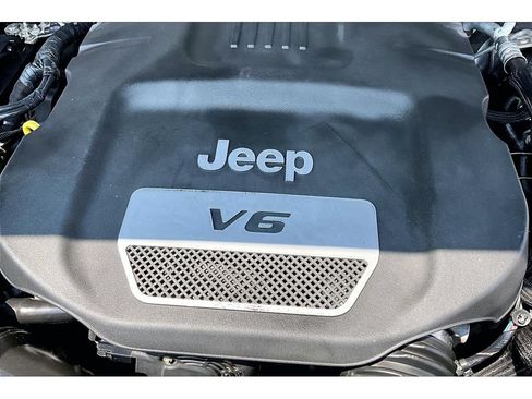 Used 2015 Jeep Wrangler Unlimited Sahara AWD/4WD image 54