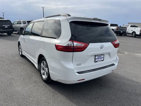 Used 2018 Toyota Sienna LE image 8
