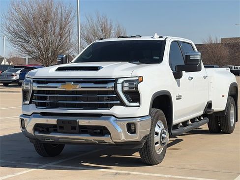 Used 2025 Chevrolet Silverado 3500 LTZ w/ LTZ Texas Edition image 3