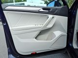 Used 2023 Volkswagen Tiguan SE w/ Panoramic Sunroof Package image 4
