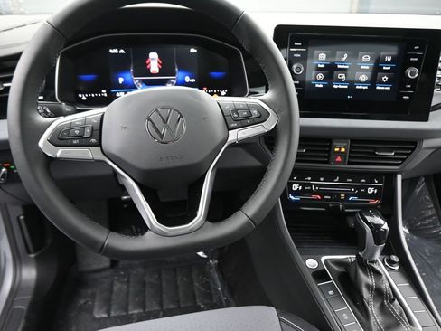 New 2026 Volkswagen Jetta SE FWD image 37