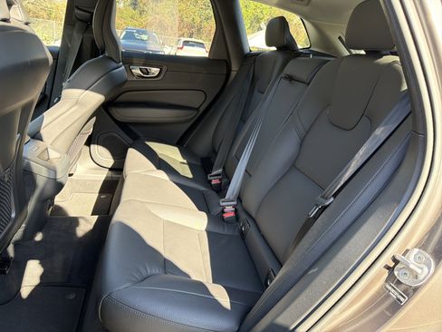 Certified 2025 Volvo XC60 B5 Plus image 31