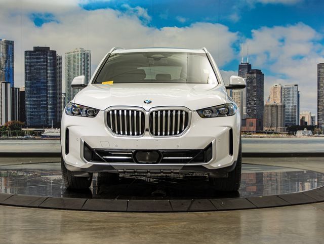 Used 2025 BMW X5 xDrive40i w/ Premium Package AWD/4WD image 3