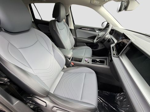 Used 2026 Volkswagen Tiguan SE FWD image 14