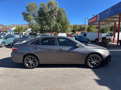 Used 2015 Toyota Camry XSE FWD image 3