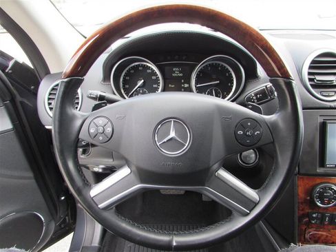 Used 2012 Mercedes-Benz GL 550 4MATIC image 11