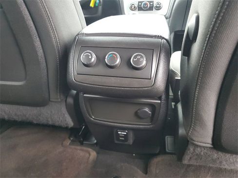 Used 2016 GMC Acadia SLE image 20