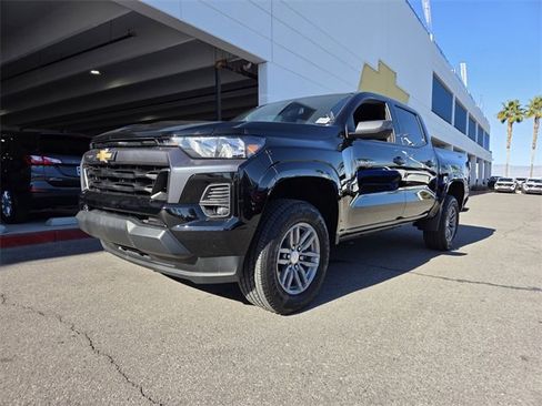 Used 2024 Chevrolet Colorado LT w/ LT Convenience Package image 2