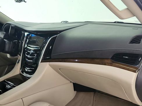 Used 2018 Cadillac Escalade ESV Luxury RWD image 32