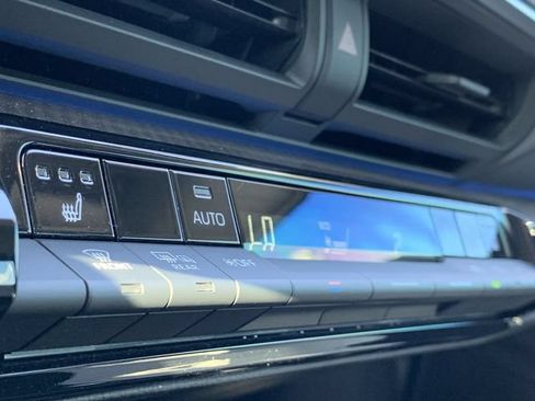 Used 2026 Toyota Prius XLE FWD image 30