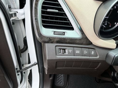 Used 2018 Hyundai Santa Fe Sport w/ 2.4L Value Package 02 FWD image 13