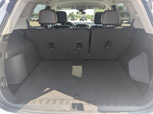 Used 2024 GMC Terrain AT4 AWD/4WD image 15