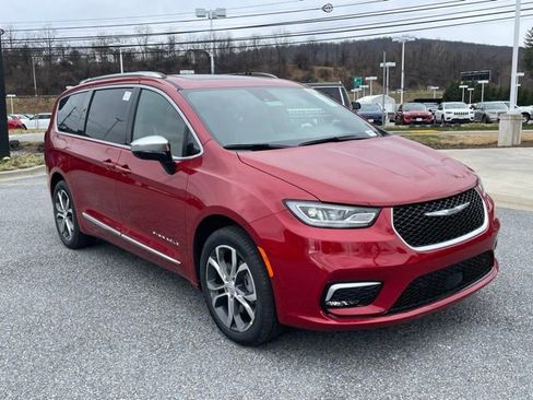 New 2026 Chrysler Pacifica Pinnacle image 2