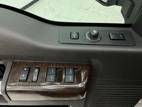 Used 2015 Ford F250 Platinum w/ FX4 Off-Road Package AWD/4WD image 35
