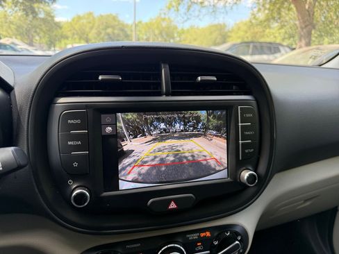 Used 2025 Kia Soul LX w/ LX Technology Package FWD image 22