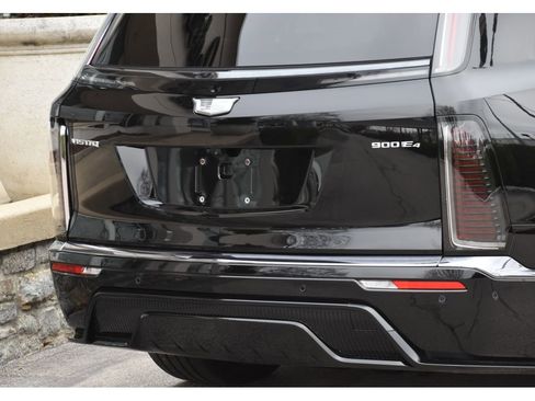 Certified 2026 Cadillac Vistiq Platinum image 31