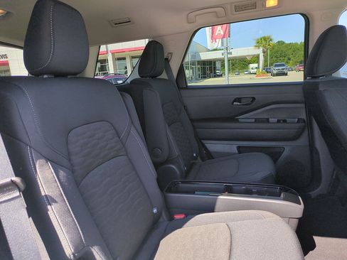 Used 2025 Nissan Pathfinder SV w/ SV Premium Package FWD image 33
