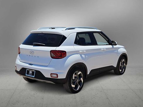 Used 2026 Hyundai Venue SEL FWD image 8