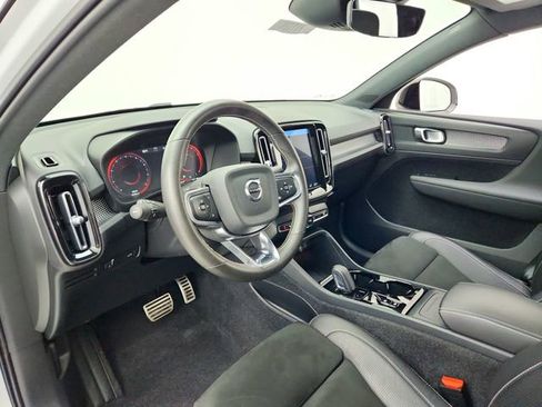 Used 2021 Volvo XC40 T5 R-Design w/ Protection Package Premier image 16