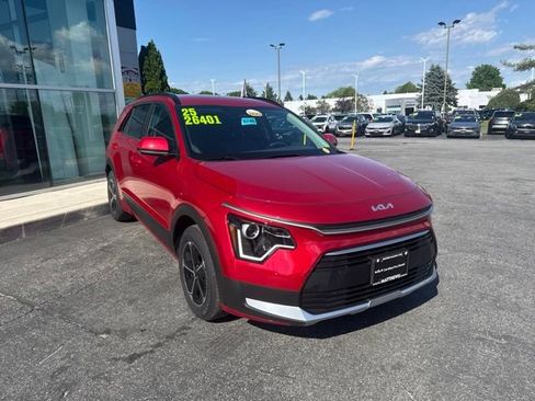 Certified 2025 Kia Niro LX FWD image 9